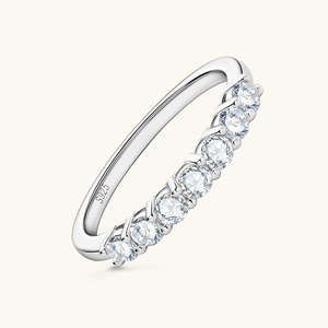 แหวนแต่งงานหรูหราสำหรับผู้หญิง คุณภาพสูง ประดับเพชรโมอิสซาไนต์ 7 เม็ด น้ำหนัก 0.70 กะรัต เงินแท้ 925 แหวนครึ่งวง ของขวัญ - Product Image 1