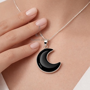 Collar de Luna Creciente de Ónix Negro, Plata de Ley 925, Colgante Celestial, Joyería Hecha a Mano, Regalo - Product Image 1