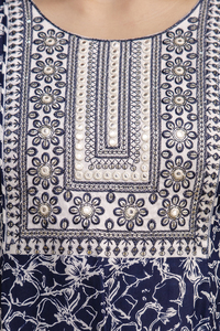 Vestido Largo Abarkali de Primera Calidad con Bordado de Lentejuelas, Diseño Lateral Dori, Estampado, Hecho a Mano en India - Product Image 6