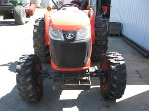 รถแทรกเตอร์มือสองคูโบต้า L4701 เครื่องยนต์ 60 แรงม้า มอเตอร์ 40 แรงม้า เกียร์ 10 แรงม้า สำหรับงานฟาร์ม แบบล้อและแบบตีนตะขาบ - Product Image 2