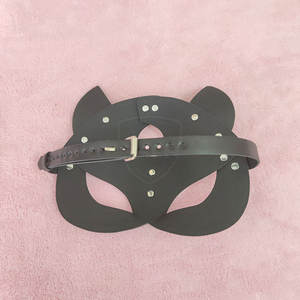 Masque facial en cuir à prix avantageux, très vendu, fabriqué en cuir à grain doux et doté d'une fermeture à sangle sécurisée - Product Image 3