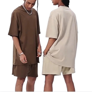 Ensemble de détente Saleh Enterprises : T-shirt en coton éponge surdimensionné et short assorti, tenue décontractée streetwear pour l'été - Product Image 4