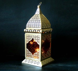 Metal al aire libre colgante decorativo estilo marroquí Ramadán linterna vidrio candelabros linternas y velas. - Product Image 1