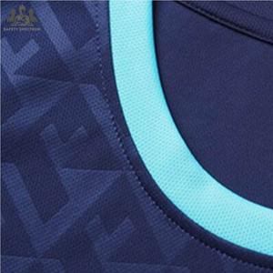 Uniforme de football personnalisé pour hommes adultes - Motif uni 100% polyester, short à séchage rapide, respirant, léger, couleurs et logo personnalisés - Product Image 6