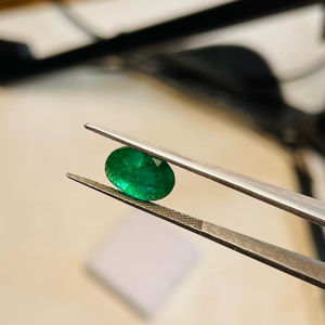Esmeralda Natural de Zambia, Corte Ovalado, 2.84 Quilates, Piedra Preciosa de Buena Calidad, Lustre, Color Verde Agradable, Pulido Perfecto para Cualquier Joyería - Product Image 3
