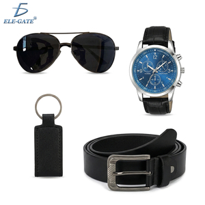 Set Regalo Elegante da Uomo con Polo, Cintura e Cappello - Product Image 1