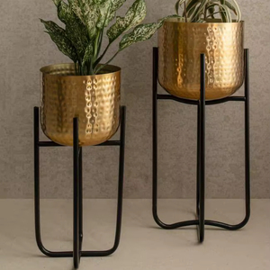 Juego de 2 soportes de maceta de hierro ecológicos para jardines de balcón que permiten la disposición de múltiples plantas en un espacio compacto - Product Image 1