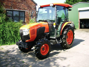 Tracteur à conducteur marchant L2602 HST BX-23S 20 CV d'occasion avec tondeuse, rétrocaveuse, chargeur frontal, conception compacte, pour usage agricole de petite taille - Product Image 3