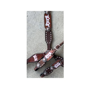 Produits pour chevaux en cuir marron occidental de qualité supérieure Conception de couronne perlée Headstall et poitrine Collier Pin Buckle et Conchos Tack Set - Product Image 3