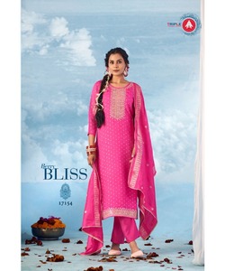 Robe longue modeste de boutique pakistanaise pour femmes en ensembles de kurta en organza brodé, salwar kameez cousu, ensemble dupatta - Product Image 2