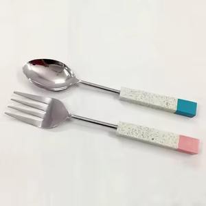 Nuevo juego de cubiertos con mango pulido y diseño de mármol gris cuadrado, juego de cubiertos plateado de acero inoxidable de estilo moderno - Product Image 2