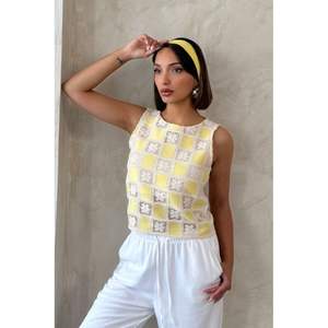 Blusa de Mujer sin Mangas con Patrón de Cuadros Tejida a Crochet, Camisas de Moda al por Mayor - Product Image 5