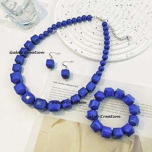Collier de perles acryliques géométriques bleues, boucles d'oreilles et bracelet, ensemble de bijoux, accessoire de mode léger pour fête, tenue décontractée - Product Image 3