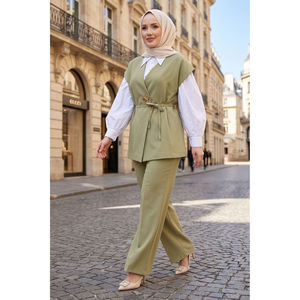 Ensemble blazer et jupe ceinturé en crêpe et tweed vert olive avec boutons dorés, style formel une pièce pour femme de bureau - Product Image 1