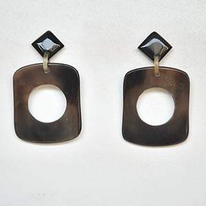 Pendientes de cuerno de vaca auténtico a precio mayorista, diseño nuevo, personalizados para fiestas, pendientes de aro de cuerno de búfalo, nuevo estilo, artesanía natural. - Product Image 1