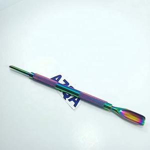 Pousse-cuticules professionnel en acier inoxydable à double extrémité pour le soin des ongles, la manucure et la pédicure, couleur multi-couches - Product Image 3