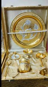 Vente chaude Ensemble de thali religieux traditionnel indien en métal de 10 pouces plaqué or avec technique de soudage d'impression en relief - Product Image 2