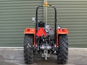 Livraison gratuite Tracteur agricole et utilitaire 50 CV 2 roues motrices 2,6 L 3 cylindres Diesel 1450 kg de levage Boîte de vitesses 8F+2R et réservoir de carburant 55 L - Product Image 5