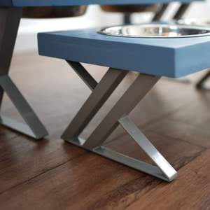 Mangeoire pour animaux de compagnie avec dessus en bois d'acacia Placage MDF Pieds en métal Bols en acier inoxydable 22.4x12x10.6 po - Product Image 4