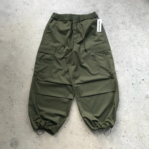 Pantalon coupe-vent unisexe décontracté, écologique, en polyester/nylon non tissé, à bas large et épais, poids moyen, coupe régulière - Product Image 5
