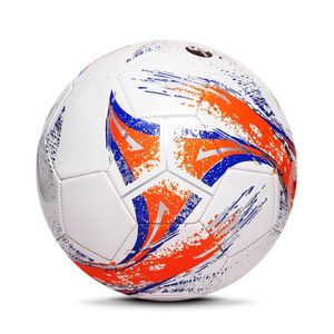 Balón de fútbol promocional de PVC de 1,6mm de diseño original para clubes, obsequios de eventos, juegos de entrenamiento o pedidos deportivos a granel - Product Image 2