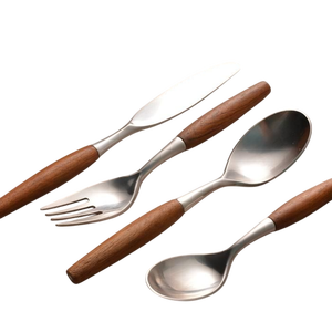 Juego de cubiertos de madera de nuevo diseño, cucharas, tenedores, cuchillos, cubiertos con mango de patrón de bambú a un precio asequible - Product Image 5