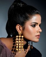 Boucles d'oreilles pendantes de luxe pour femme, en laiton plaqué or, thème naturel, tendance, design de créateur haut de gamme, conception personnalisée, certifiées, export en gros, pour soirée