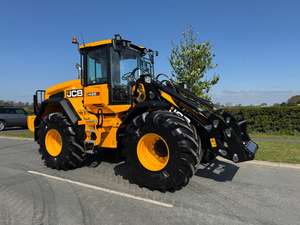 Chargeuse compacte 1CX/4CX avec pelle rétrocaveuse et chargeur frontal, capacité de charge nominale de 7 tonnes, pour travaux de construction et agriculture, modèle 2023 - Product Image 2