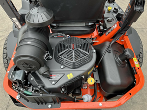 Tondeuse à rayon de braquage zéro 2 temps de qualité commerciale Kubota Z781i 190cc de qualité industrielle disponible à la vente - Product Image 2