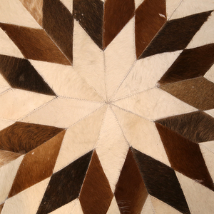 Fournisseur pakistanais de tapis de décoration intérieure en peau de vache, tapis en peau de vache patchwork - Product Image 4