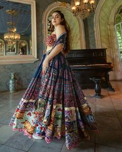 ชุดเลเฮงดีไซน์เซ็กซี่สำหรับเทศกาล งานเฉลิมฉลองนวราตรี ลายพิมพ์บันดาห์นีแท้ ประดับกระจก ชานียา โจลี สำหรับผู้หญิง งานดันดียา - Product Image 3