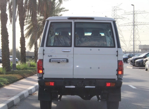 Toyota Land Cruiser LC76, Modelo 2025, Motor Diésel V8 de 4.5L, Transmisión Manual, Exterior Blanco, Excelente Estado, Gran Oferta - Product Image 4