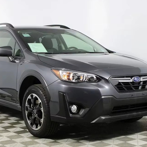 Usado 2022 Su-ba-ru Crosstrek Premium AWD con asientos de tela Luz de dirección izquierda Asientos interiores con calefacción Sistema de navegación - Product Image 1