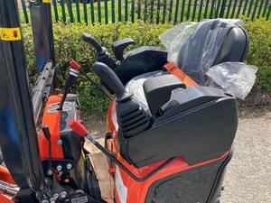 Excavadora compacta avanzada Kubota U10-5, potente miniexcavadora sobre orugas para agricultura, construcción, excavación de zanjas, excavación y demolición. - Product Image 6