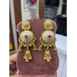 Pendientes tradicionales de alta calidad Royal Rajwadi Glow Jhumka, joyería de latón chapada en oro para mujer, boda y regalo - Product Image 1