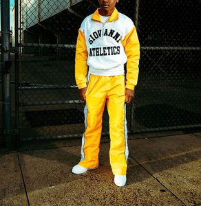 Conjunto de pantalones y chaqueta con cremallera y logotipo personalizado para hombre, chándal de poliéster y nailon de retazos, ropa deportiva para correr para invierno con técnicas de diamantes de imitación - Product Image 3