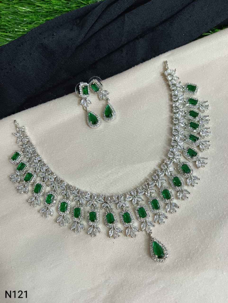 สีเขียว