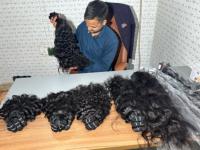 Extensions de cheveux humains vierges indiennes naturelles ondulées Remy 100% brutes non traitées vendues par le fournisseur