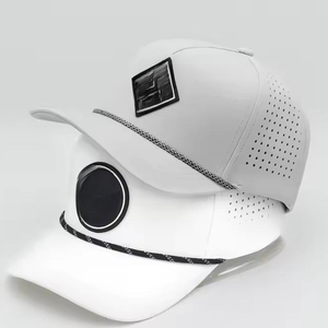 Gorra de 5 paneles impermeable OEM personalizada al por mayor gorra de béisbol y golf perforada con láser con parche de logotipo de goma - Product Image 2