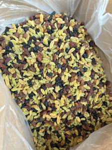 Raisin de raisin sec foncé sucré de haute qualité excellent pour la cuisson de desserts gastronomiques consommation quotidienne directe saine de grignotage nutritif - Product Image 2