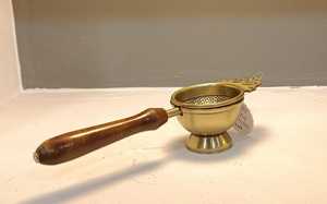 ที่กรองชาโลหะเคลือบทองพร้อมถ้วยบนโต๊ะเครื่องครัวเครื่องกรองชาแบบหลวมผู้ผลิตอินเดีย - Product Image 2