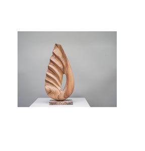 Sculpture en bois décorative faite à la main pour affichage mural qui met en valeur les intérieurs traditionnels des maisons avec des œuvres d'art culturelles - Product Image 3