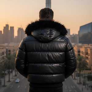 Veste d'hiver matelassée en cuir moderne avec capuche, offrant un confort thermique amélioré et une sensation intérieure douce. - Product Image 2