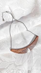 Collier de déclaration en bois fabriqué à la main avec des bijoux de mode écologiques audacieux de perle pour les femmes avec Boho et style artistique - Product Image 4