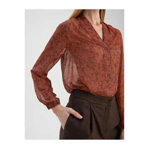 Blusa de Gasa con Cuello en V y Estampado para Mujer - Product Image 4