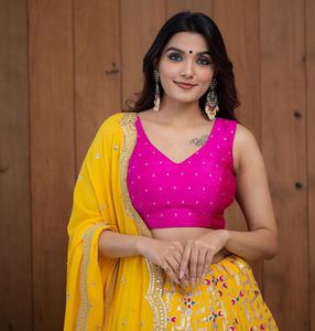Lehenga Choli indien prêt-à-porter en georgette avec dupatta, broderie avec sequins, tenue de soirée, Haldi Lehngha Choli - Product Image 3