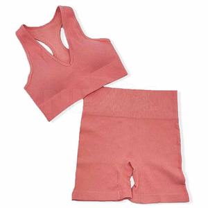Conjunto de yoga con pantalones cortos sin costuras Cómodo Activewear Transpirable Elegante Flexible Ligero Traje Ideal para gimnasio Fitness - Product Image 1