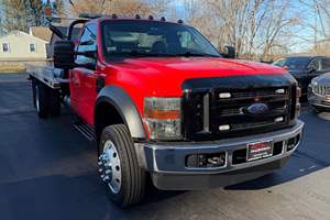 Camioneta de Remolque Usada en Buen Estado, Ford F-550 Super Duty XLT 2008, Cabina Simple, 4x4, 30300 Millas, Transmisión Manual de 6 Velocidades, Motor Turbodiésel V8, Plataforma Plana - Product Image 2