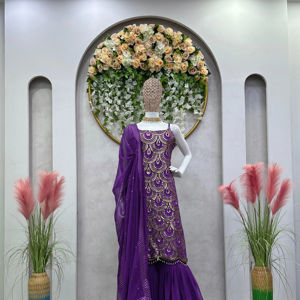 Designer Party Wear Faux Georgette Fil Lourd Avec Séquence Broderie Et Dentelle Bordure Travail Top Et Sharara Avec Dupatta - Product Image 1