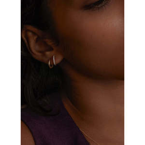 ต่างหูเพชรทรงห่วง Petite & Pav รุ่น Diamond Huggie Earring Stack ต่างหูเพชรหรูหรา - Product Image 2